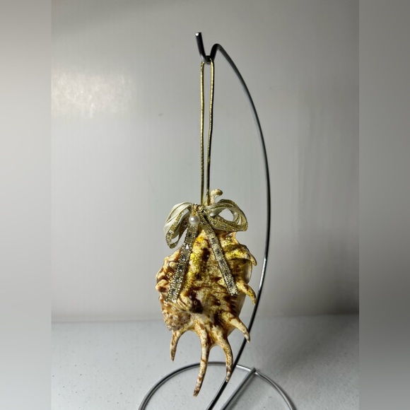 Whelk Shell Christmas Hanging Figurine Ornament Glitter Tan Bow - Picture 2 of 6